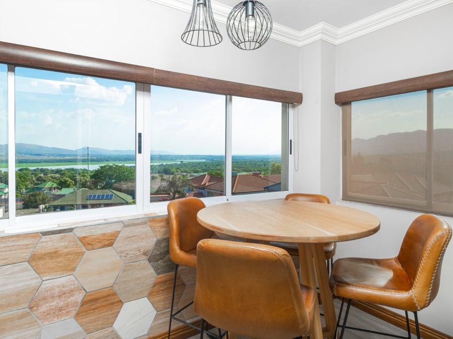 6 Bedroom Property for Sale in Kosmos Ridge North West